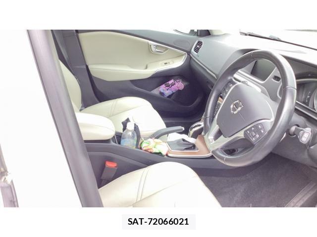 Volvo V40 2016-08 8232304-11