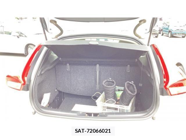 Volvo V40 2016-08 8232304-13