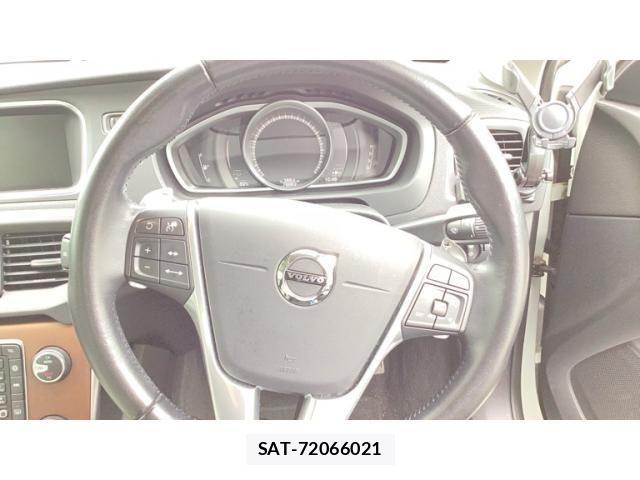 Volvo V40 2016-08 8232304-15