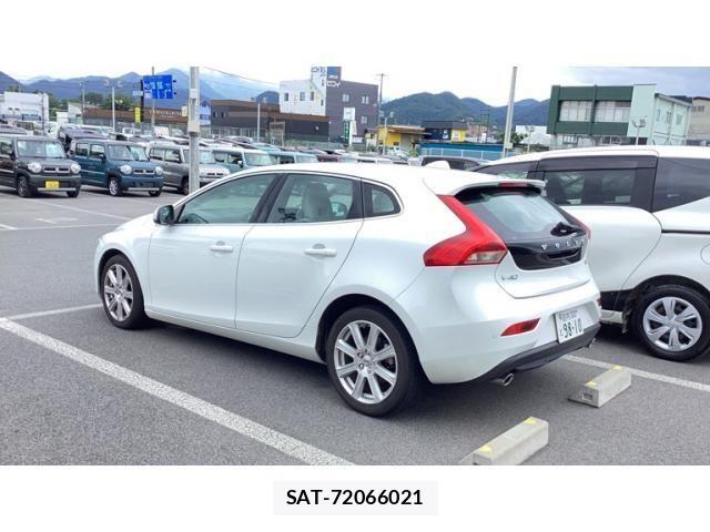 Volvo V40 2016-08 8232304-1