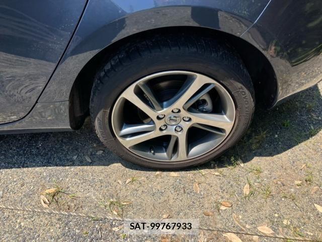 Volvo V40 2017-07 8232307-11