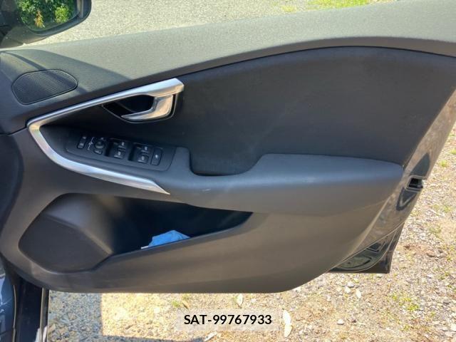 Volvo V40 2017-07 8232307-13