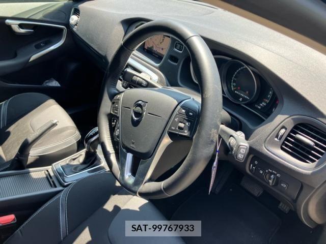 Volvo V40 2017-07 8232307-14