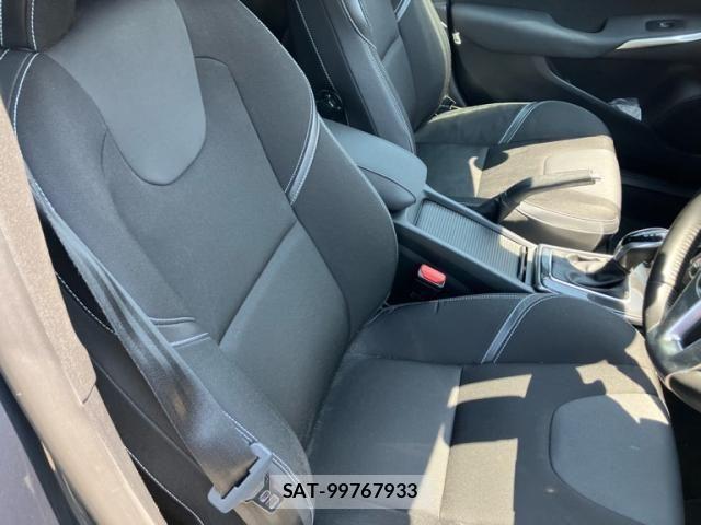 Volvo V40 2017-07 8232307-15