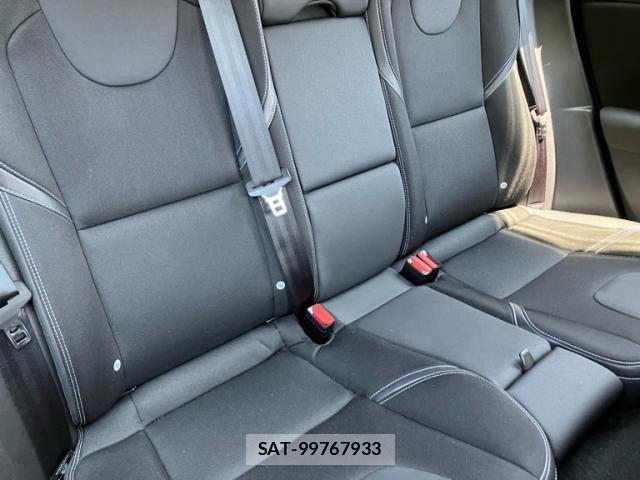 Volvo V40 2017-07 8232307-16