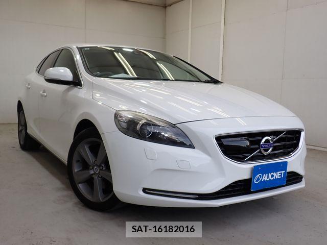 Volvo V40 2013-08 8247083-0