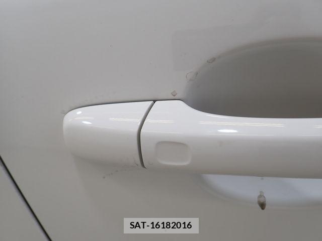 Volvo V40 2013-08 8247083-10