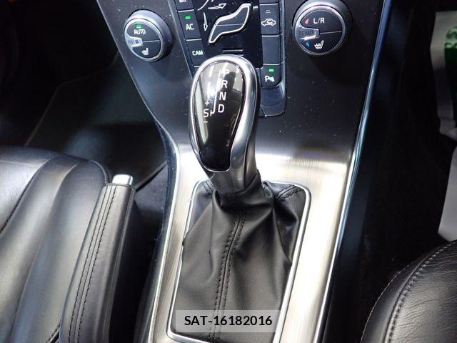 Volvo V40 2013-08 8247083-14