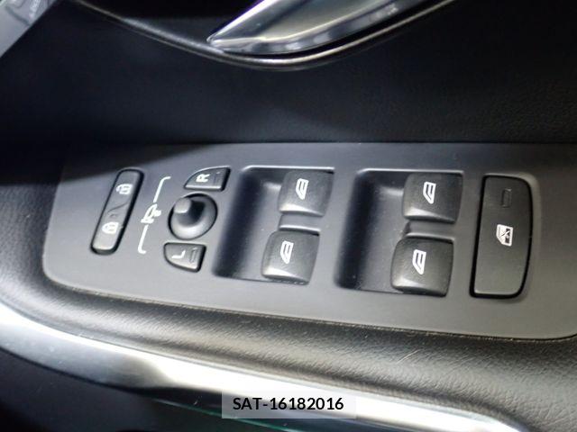 Volvo V40 2013-08 8247083-18