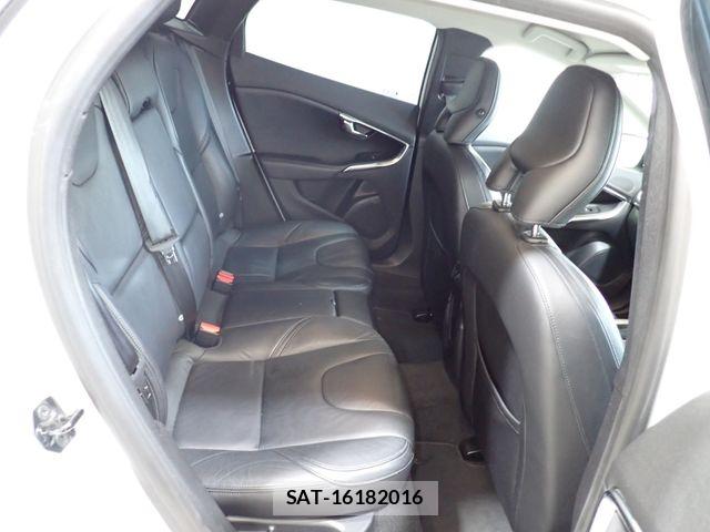 Volvo V40 2013-08 8247083-21