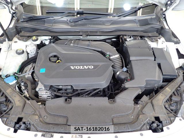 Volvo V40 2013-08 8247083-23