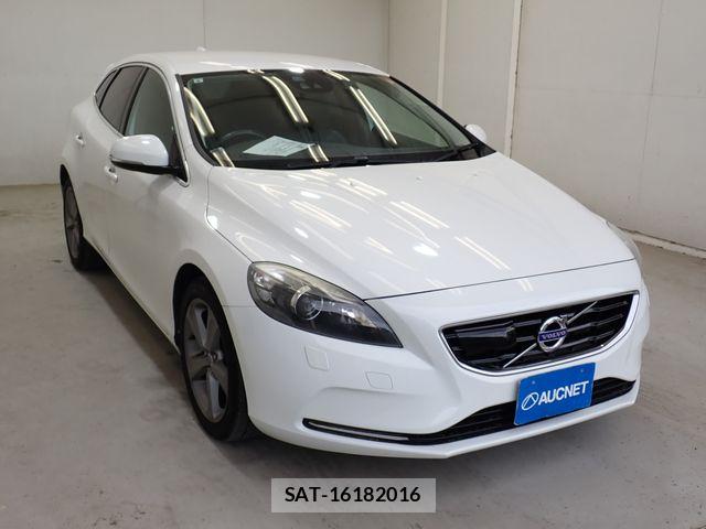 Volvo V40 2013-08 8247083-3