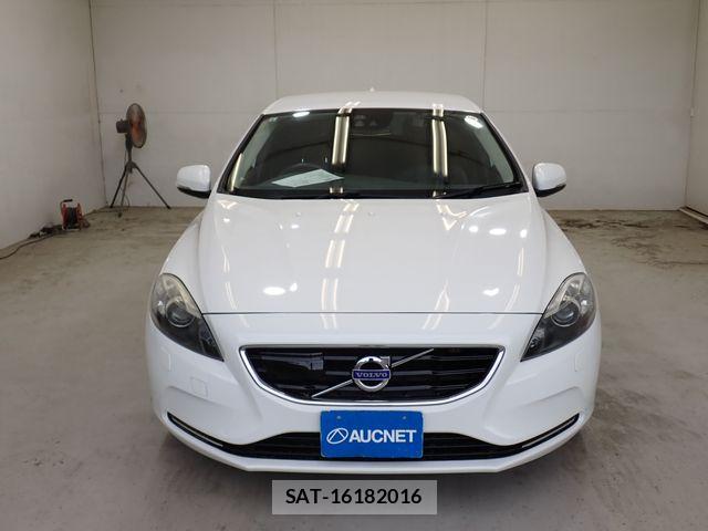 Volvo V40 2013-08 8247083-4