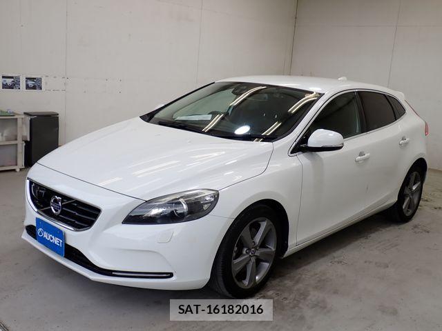 Volvo V40 2013-08 8247083-6