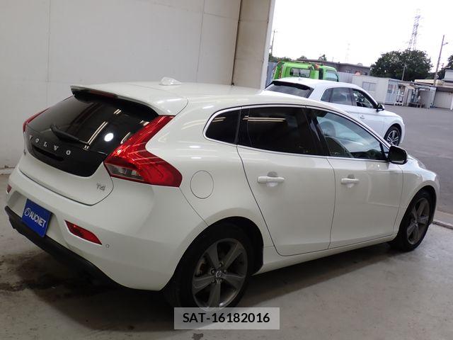 Volvo V40 2013-08 8247083-7