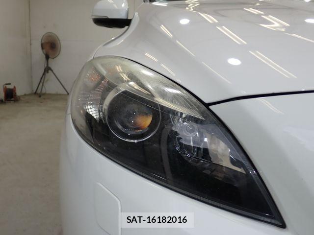 Volvo V40 2013-08 8247083-8