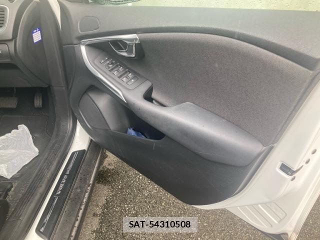 Volvo V40 2014-09 8247084-10