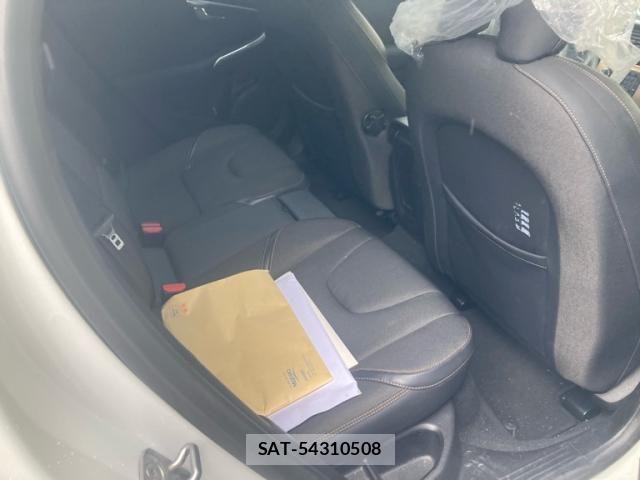 Volvo V40 2014-09 8247084-12