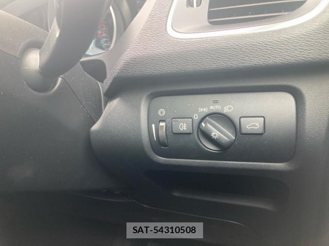 Volvo V40 2014-09 8247084-21