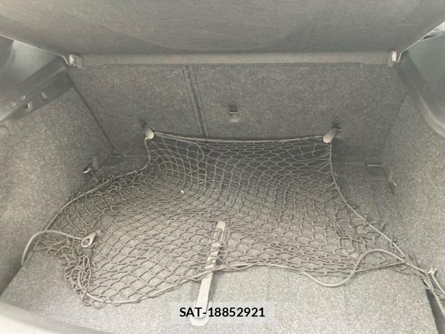 Volvo V40 2013-08 8317899-12