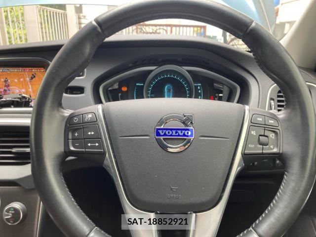 Volvo V40 2013-08 8317899-14