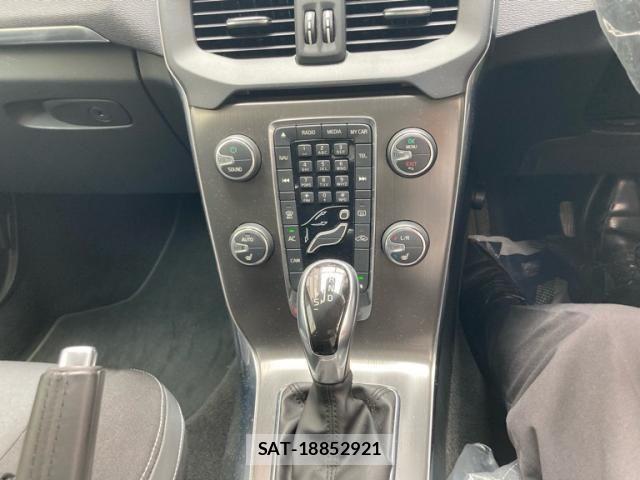 Volvo V40 2013-08 8317899-16