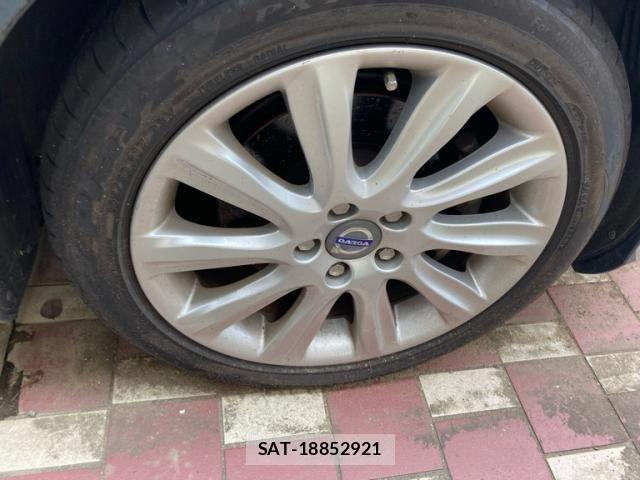 Volvo V40 2013-08 8317899-6