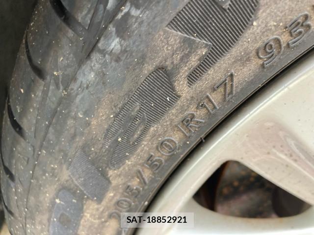 Volvo V40 2013-08 8317899-8