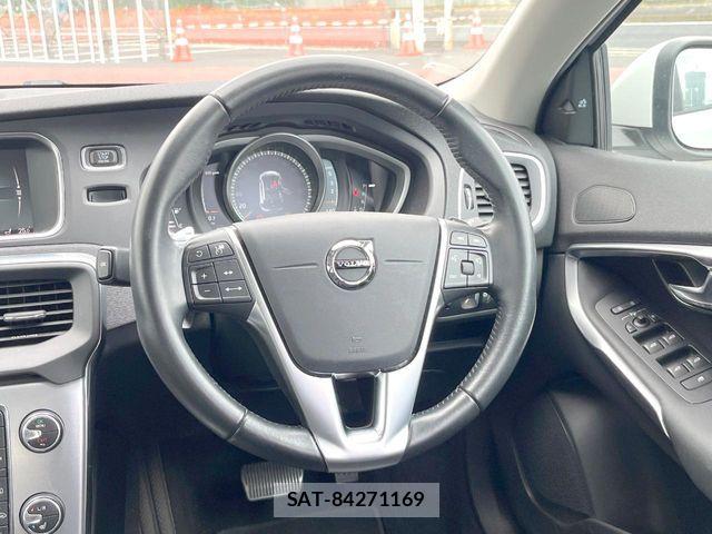 Volvo V40 2017-09 8317896-10