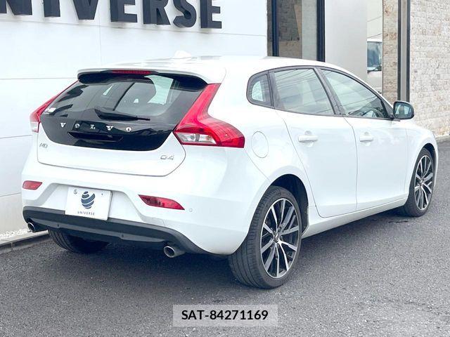 Volvo V40 2017-09 8317896-16