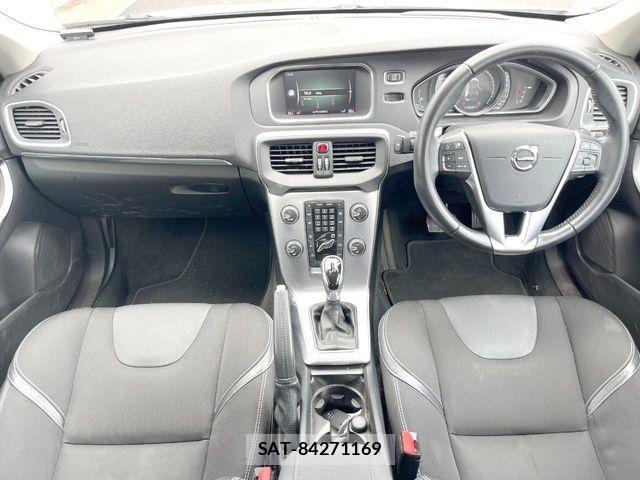 Volvo V40 2017-09 8317896-1