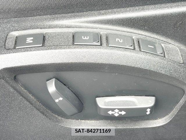 Volvo V40 2017-09 8317896-6