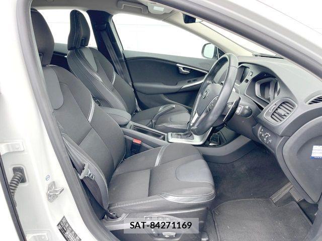 Volvo V40 2017-09 8317896-7