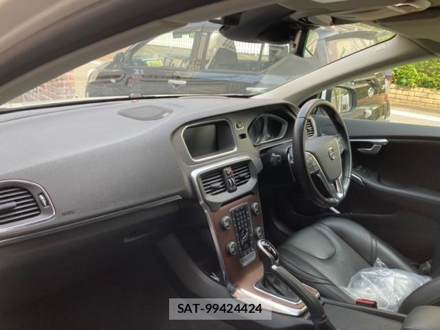 Volvo V40 2017-11 8317895-10