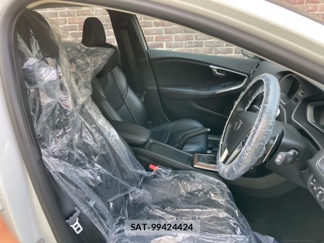 Volvo V40 2017-11 8317895-11
