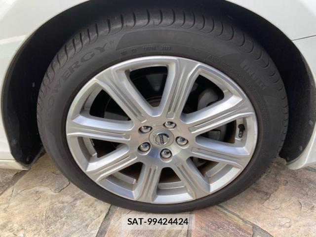 Volvo V40 2017-11 8317895-2
