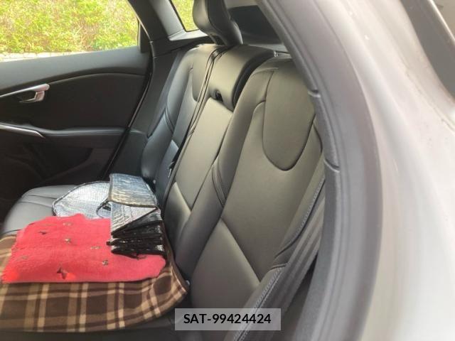 Volvo V40 2017-11 8317895-6