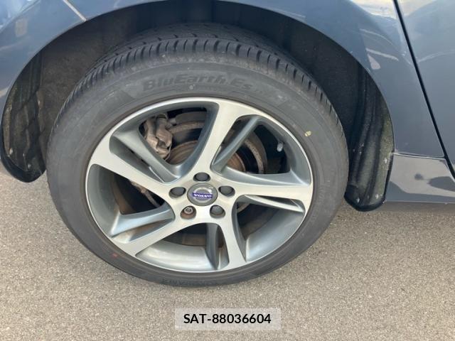 Volvo V40 2016-08 8317898-12