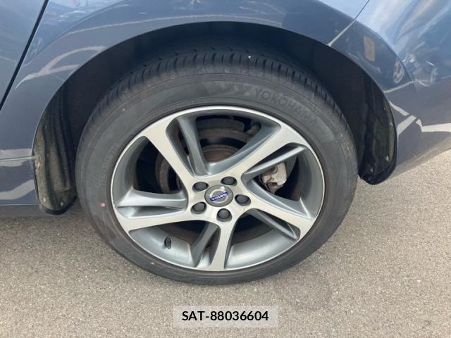 Volvo V40 2016-08 8317898-13