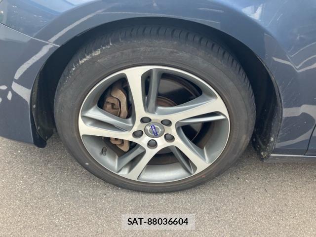Volvo V40 2016-08 8317898-14