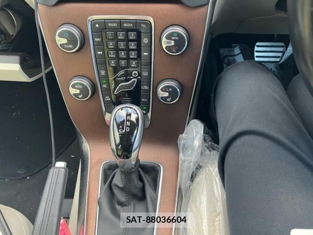 Volvo V40 2016-08 8317898-17