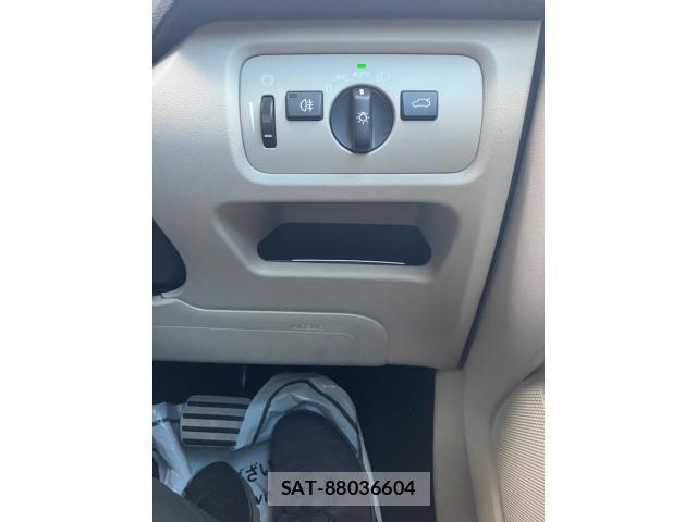 Volvo V40 2016-08 8317898-18