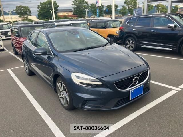 Volvo V40 2016-08 8317898-1