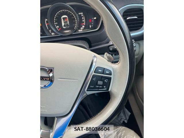 Volvo V40 2016-08 8317898-19