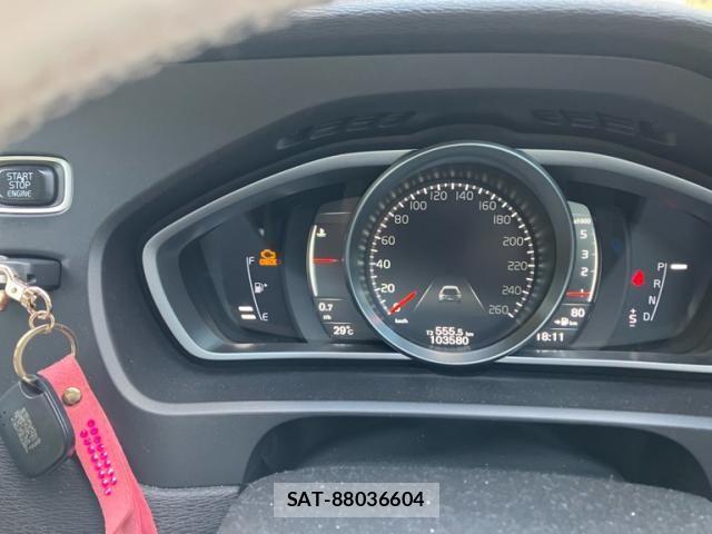 Volvo V40 2016-08 8317898-22