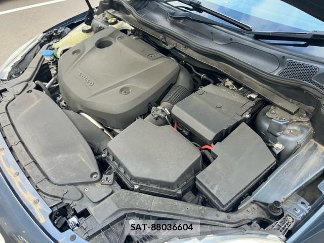 Volvo V40 2016-08 8317898-26