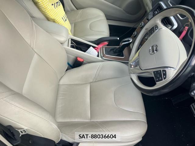 Volvo V40 2016-08 8317898-5