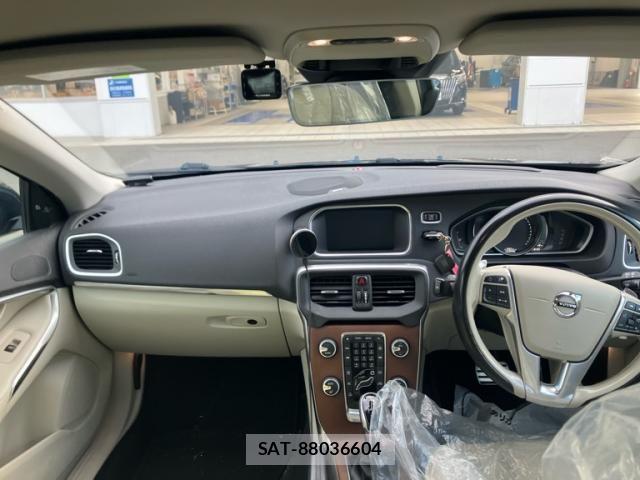 Volvo V40 2016-08 8317898-7