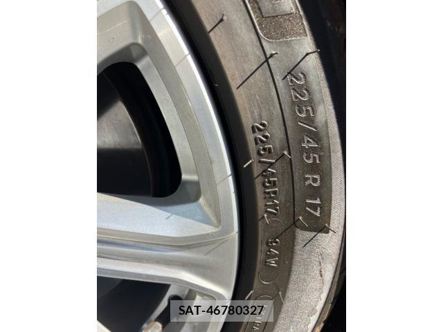 Volvo V40 2018-12 8338394-9