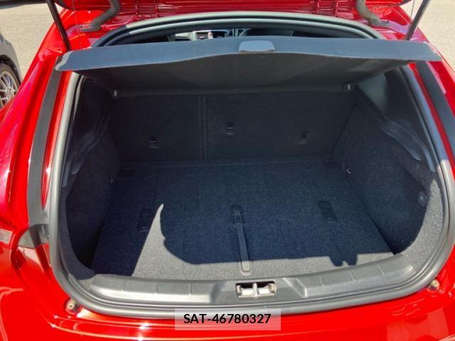 Volvo V40 2018-12 8338394-12